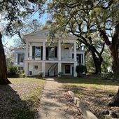 Historic Oakleigh Home / Cox Deasy House / Cook's House